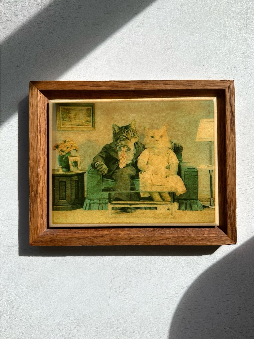 Vintage 1980s wooden framed ceramic tile w/ cat couple on couch novelty kitschy
